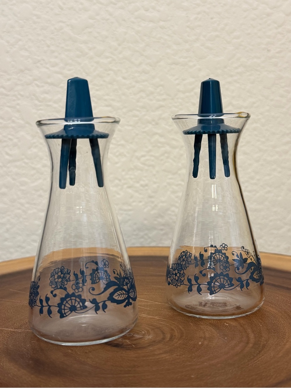 Vtg 70's Pyrex Corelle OLD TOWN BLUE ONION Glass Salt & Pepper Shakers